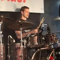 Petr Cech plays the drums with Czech rock band 'Eddie Stoilow' - Photos | Picture 98779